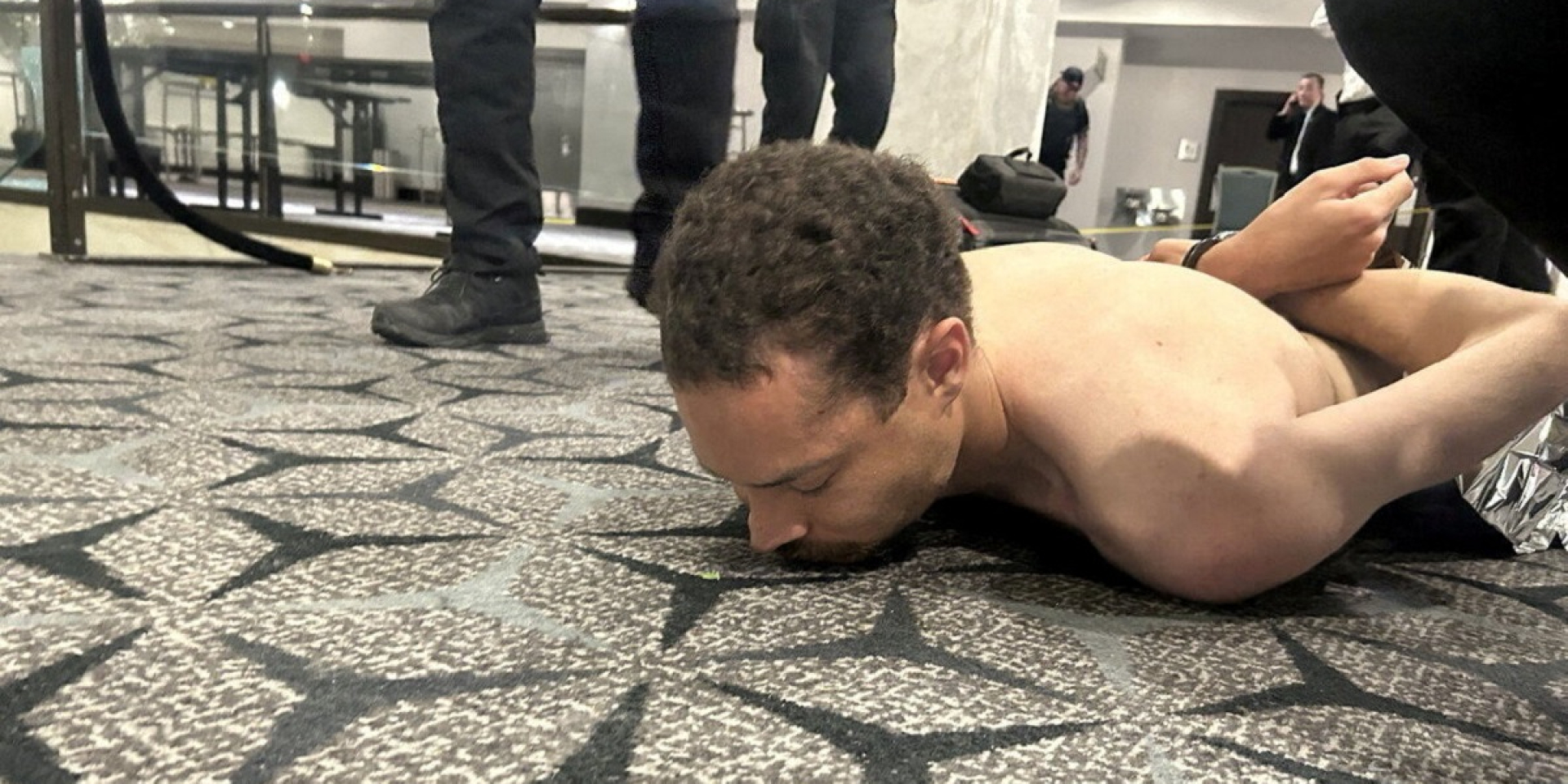 «Я не жду прощения». Что написал своим родным мужчина, которого подозревают в стрельбе во время ужина с Трампом — CNN