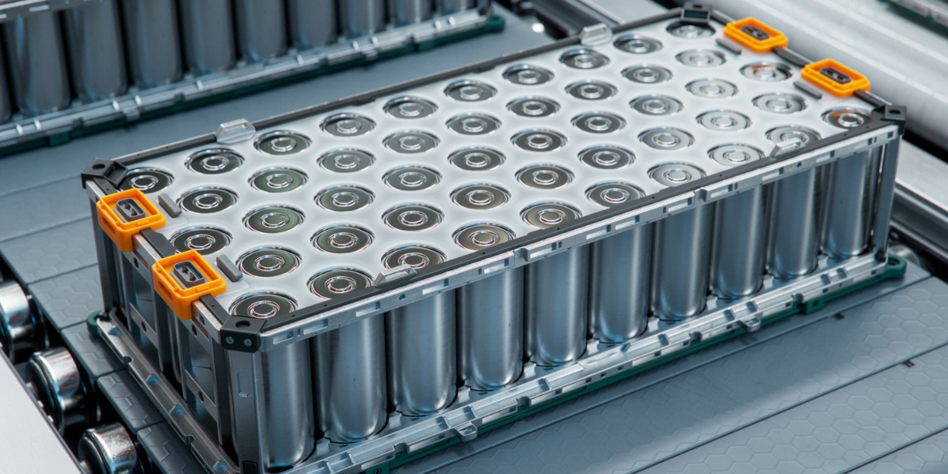 Надежная альтернатива литию. В Китае создали аккумулятор со сроком службы более 16 лет