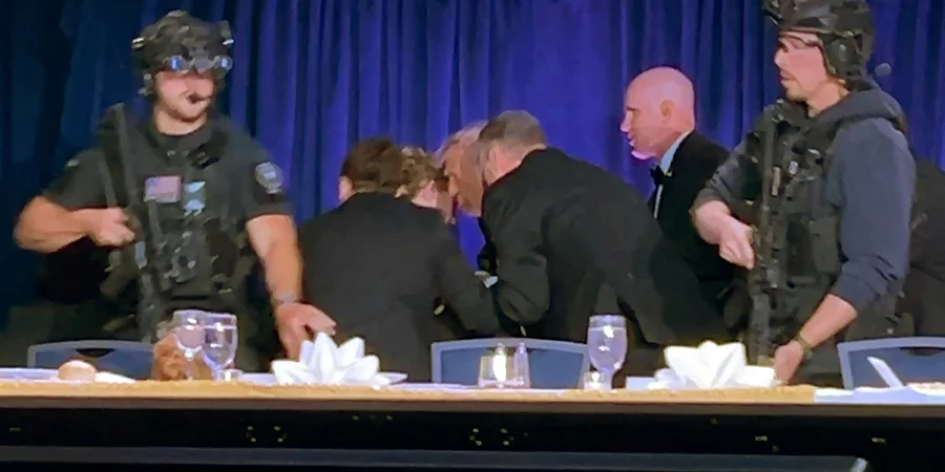 Мужчине, который открыл огонь на ужине Трампа со СМИ, предъявили обвинение в покушении на убийство президента США