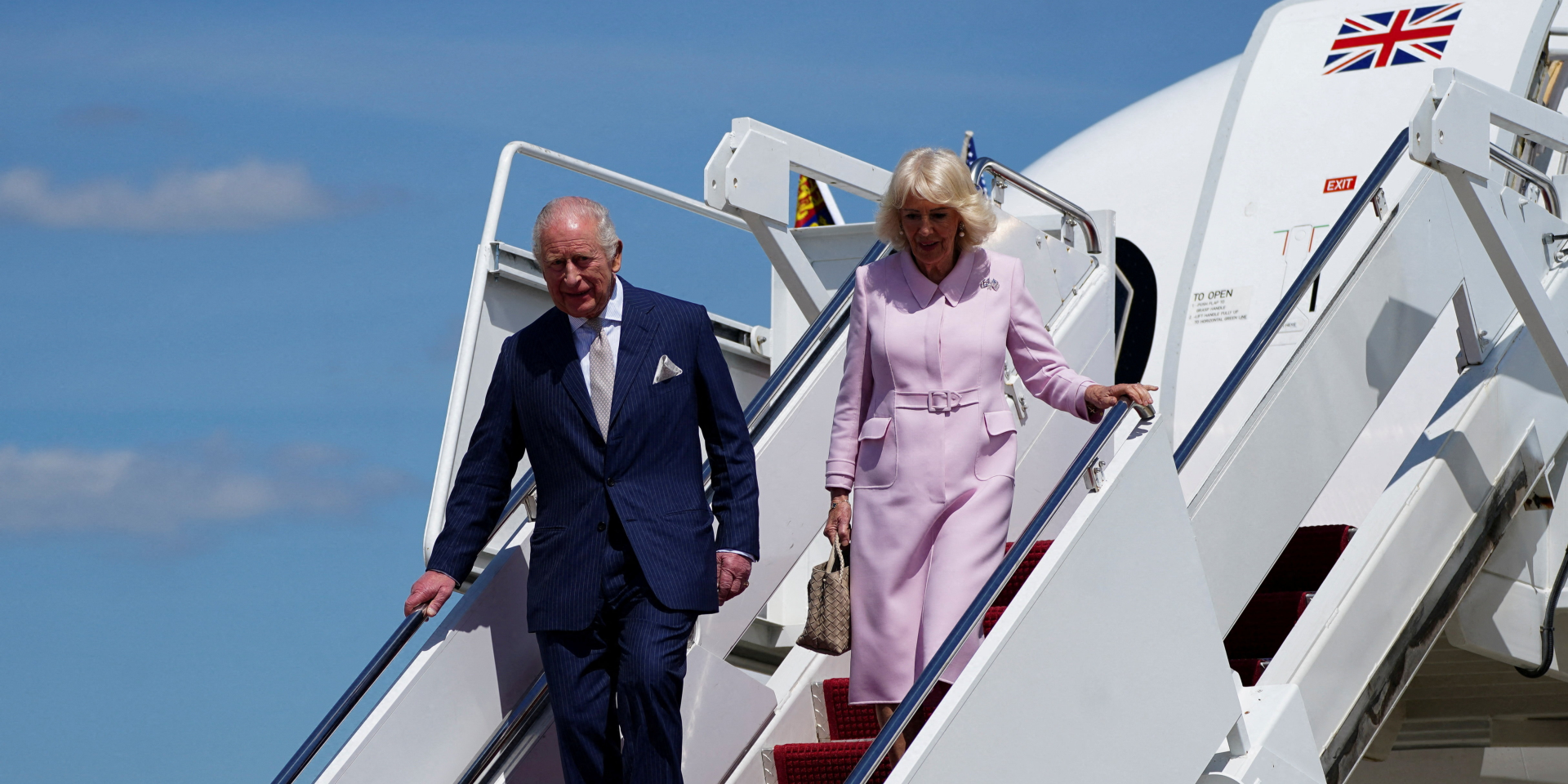Король Чарльз впервые в статусе монарха прибыл в США — фоторепортаж