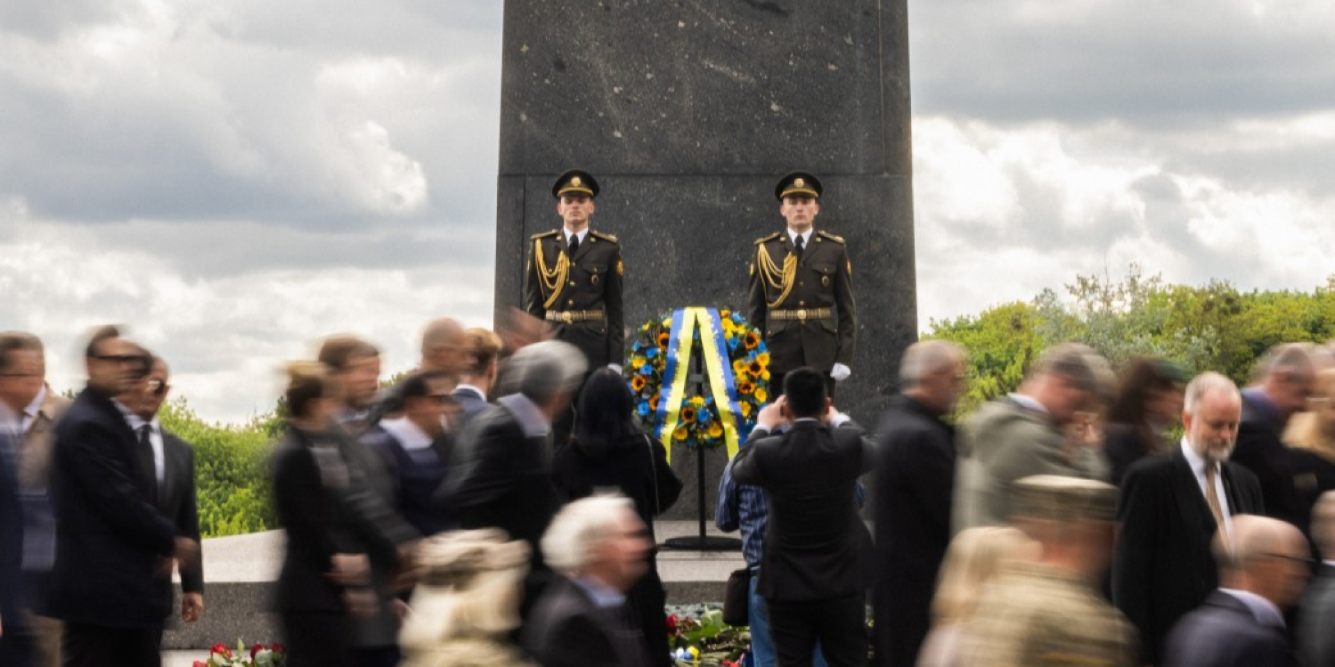 В мае в Украине отмечают три государственных праздника: какие именно и будут ли дополнительные выходные