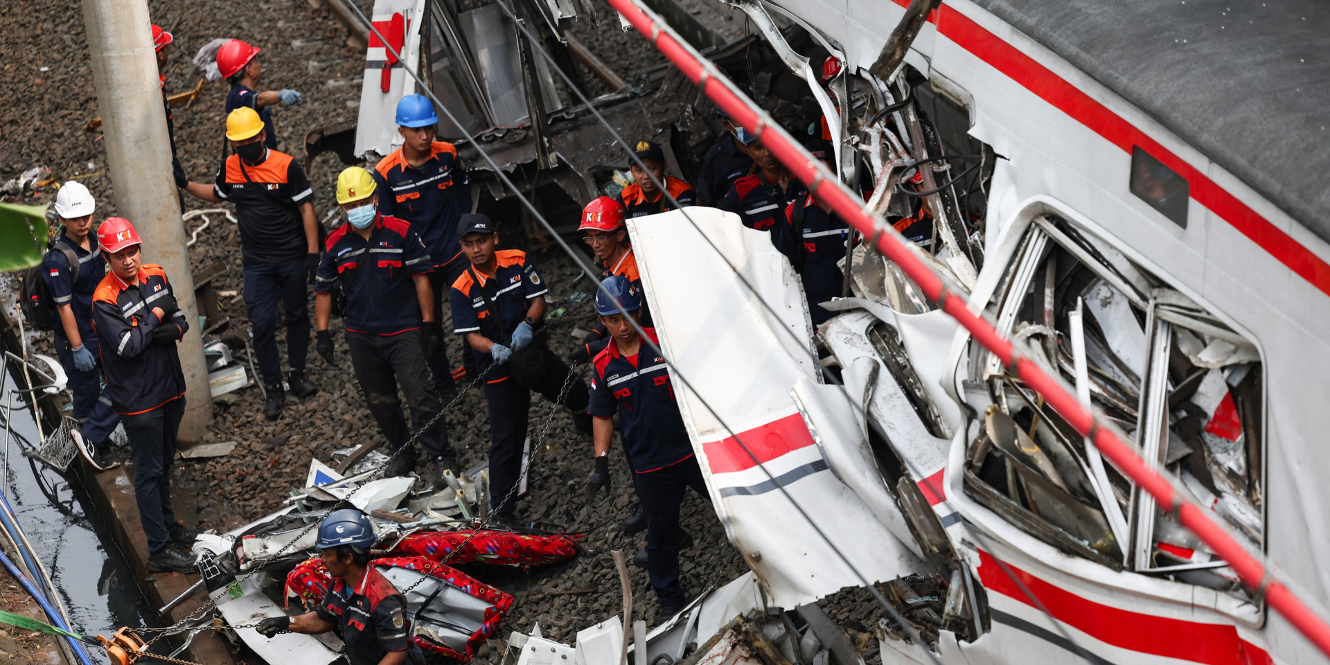 В Индонезии столкнулись поезда: погибли 14 человек, более 80 раненых