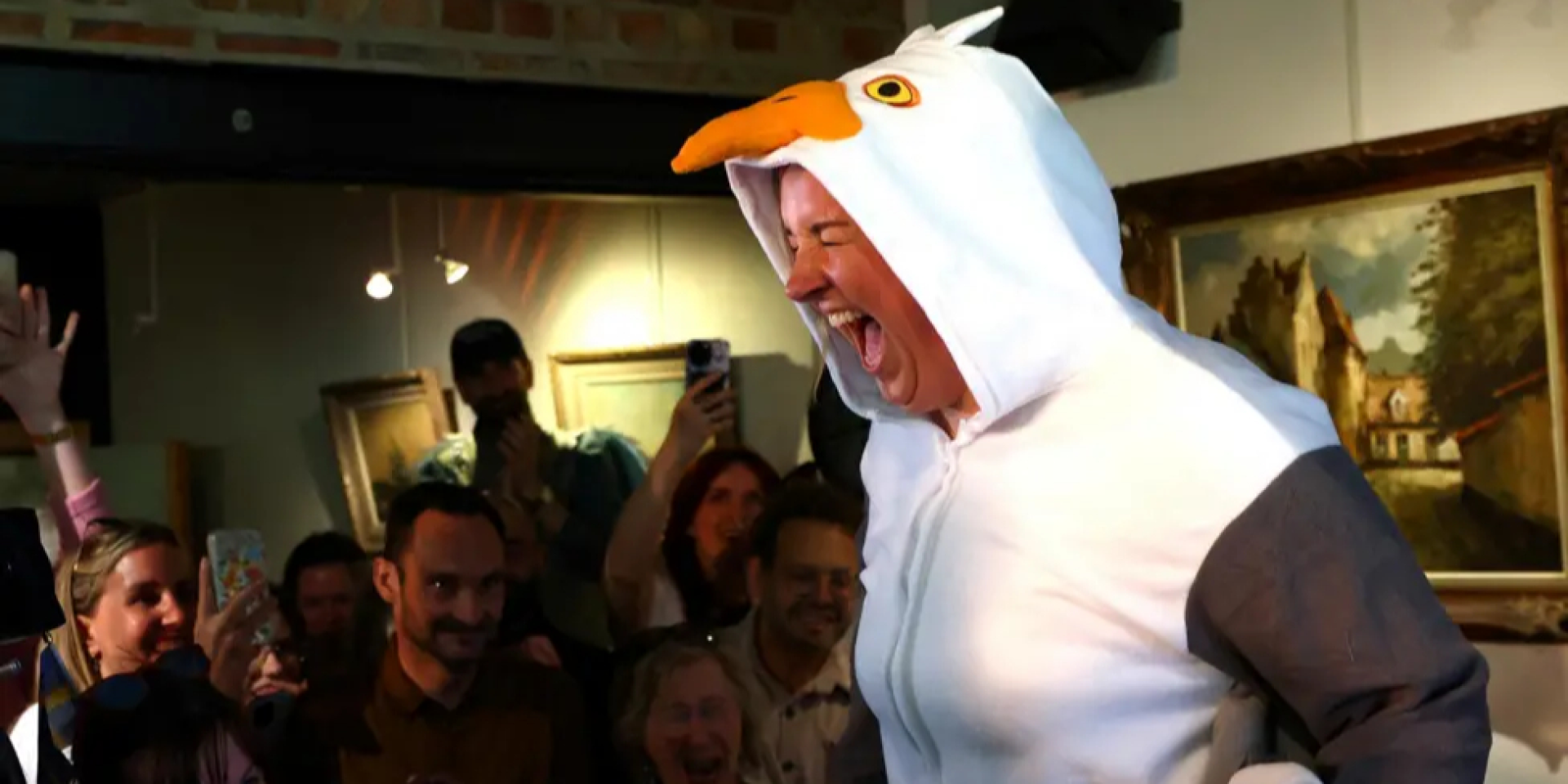 В Бельгии состоялся чемпионат по имитации крика чайки — СМИ публикуют кадры и видео