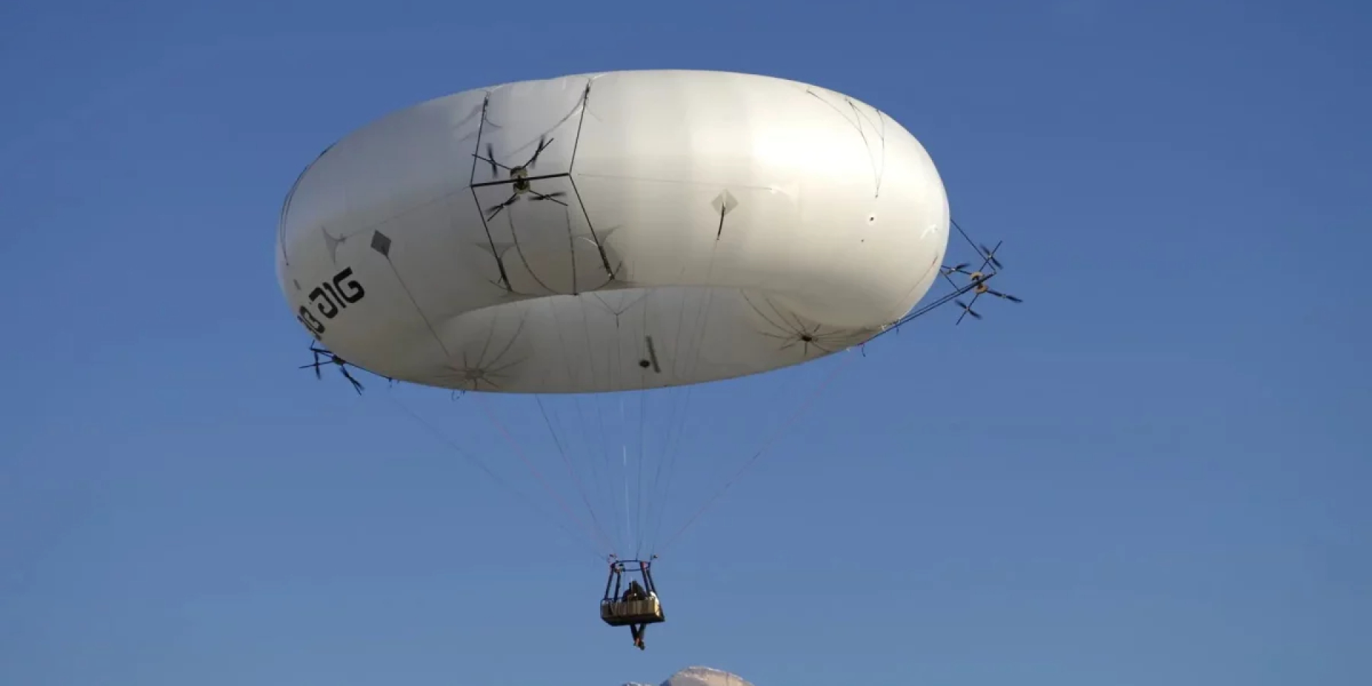 Идеальный транспорт для ремонта ЛЭП. Французские инженеры создали летательный аппарат в форме бублика