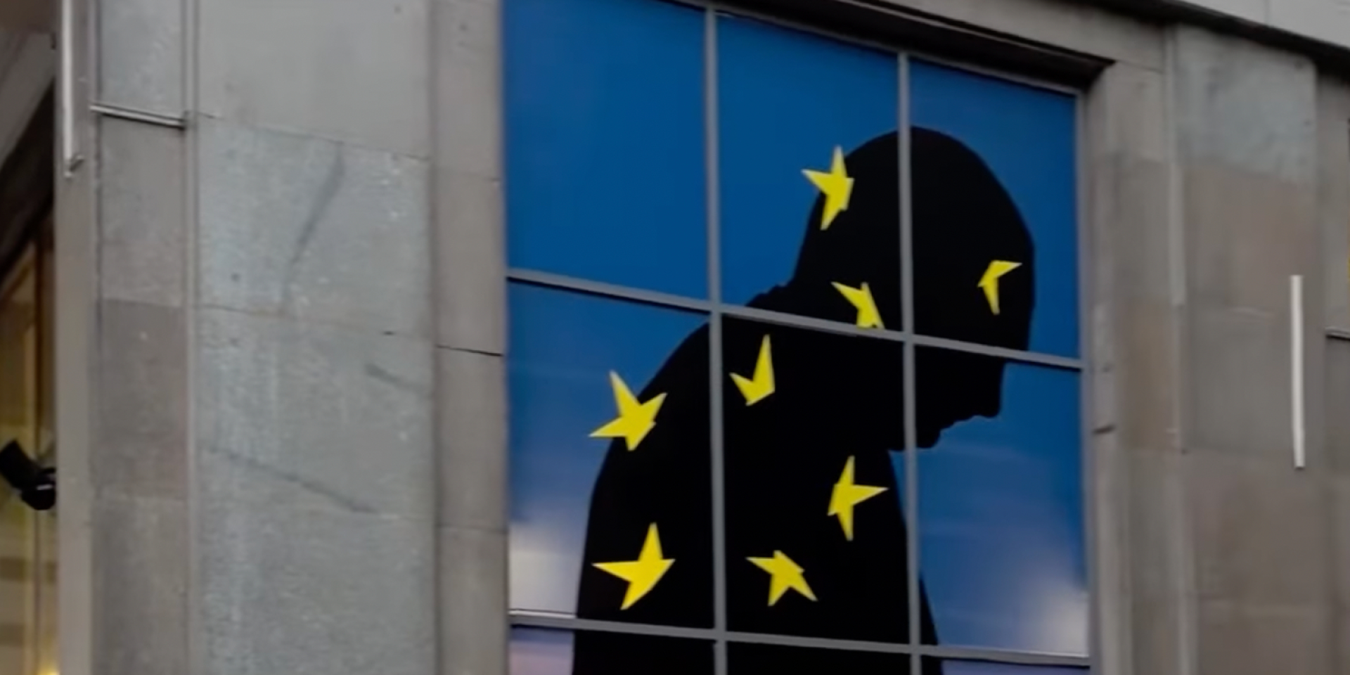 Раненый звездами ЕС Путин и другие плакаты — в Варшаве открылась выставка известного польского художника