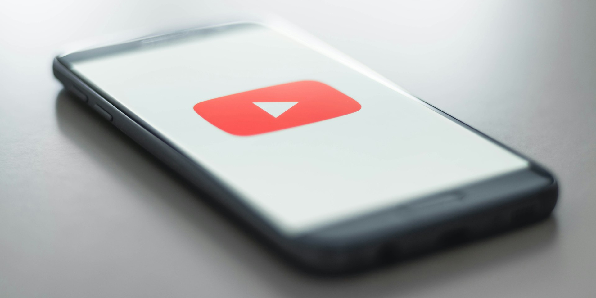 YouTube дозволить ставити уточнювальні запитання під час пошуку (Фото: Unsplash)