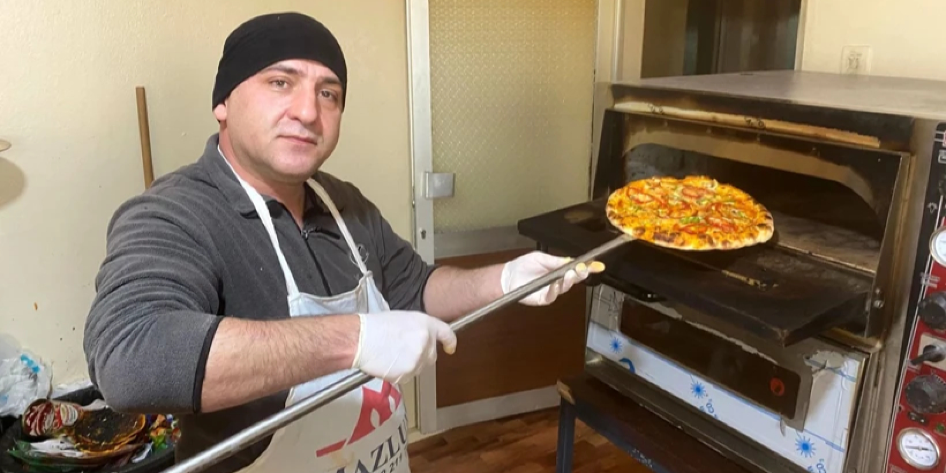 Турецький спеціаліст з програмного забезпечення пішов з професії й почав готувати піцу (Фото: YeniCAG)
