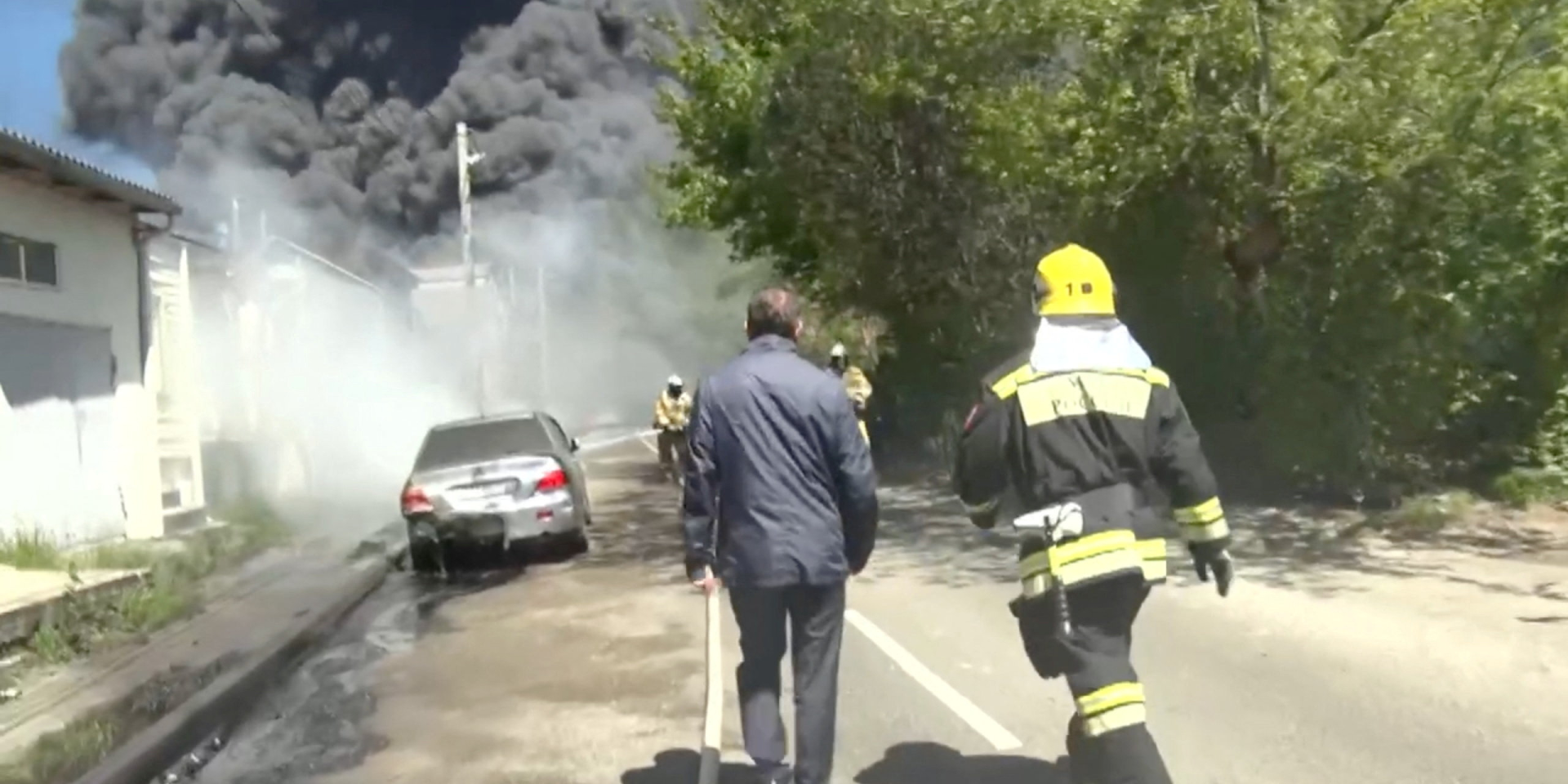 В России утверждают, что пожар на НПЗ в Туапсе удалось локализовать, но школы закрыли