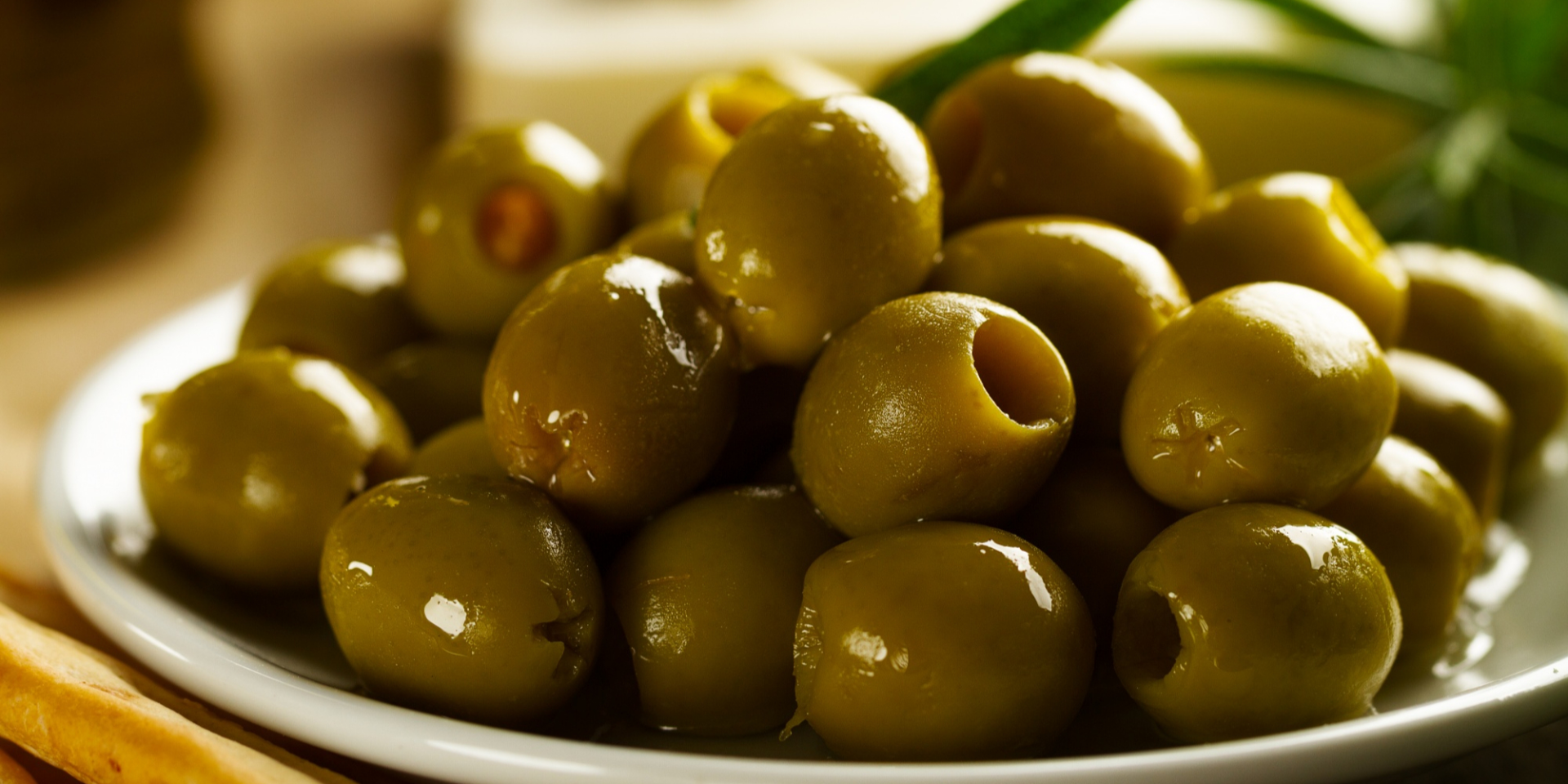Не только закуска. Кому стоит есть оливки и какую пользу они приносят для здоровья