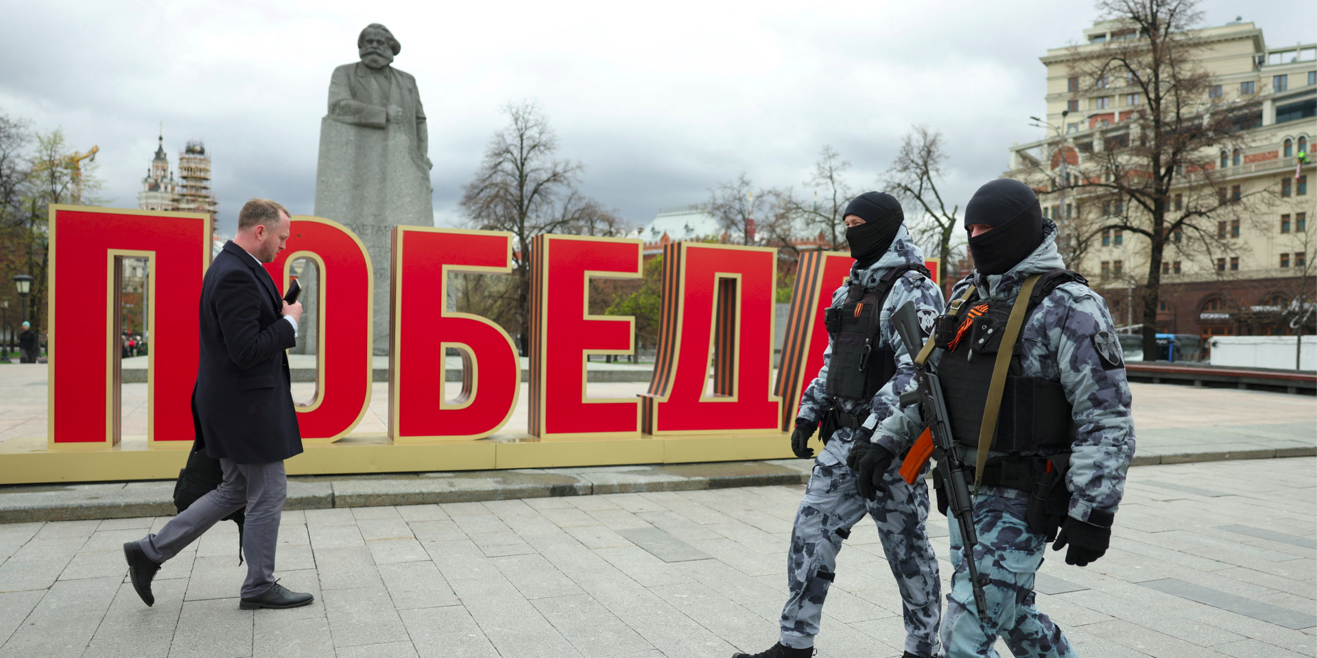 «Не будет победобесия». Огрызко прокомментировал решение Путина урезать формат парада 9 мая в Москве