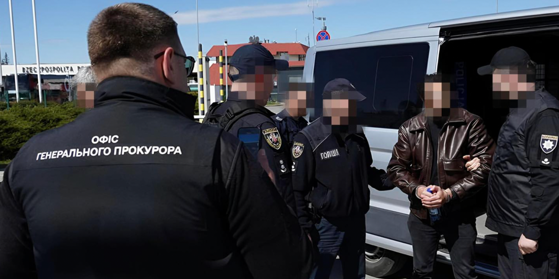 Большинство — военные. В Украину экстрадировали организатора схемы «авто для ВСУ», который обманул более 50 человек