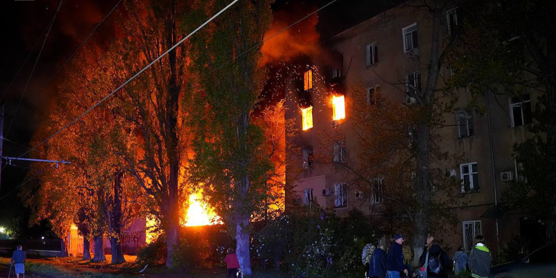 Fire in a multi-story residential building following a large-scale Russian attack on Odesa, April 30, 2026 (Photo: Main Directorate of the State Emergency Service in the Odesa region)