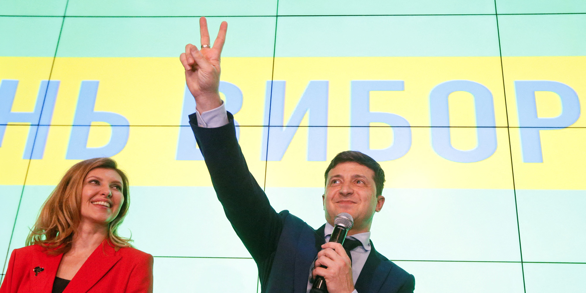 КАРДИНАЛЬНО ІНАКШИЙ: Перемогою на виборах 2019 року Володимир Зеленський може завдячувати своєму іміджу людини, яка взагалі не була пов’язана з політикою та політиками (Фото: REUTERS/Valentyn Ogirenko)
