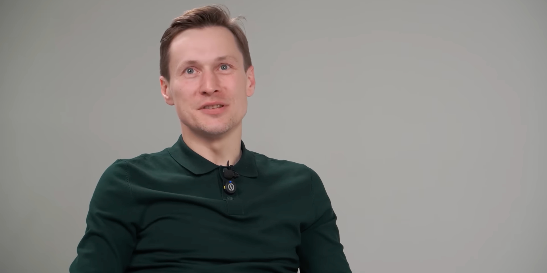 Константин Октябрьский объявил о разводе с женой после 10 лет отношений (Фото: Алина Доротюк/Youtube/скриншот из видео)