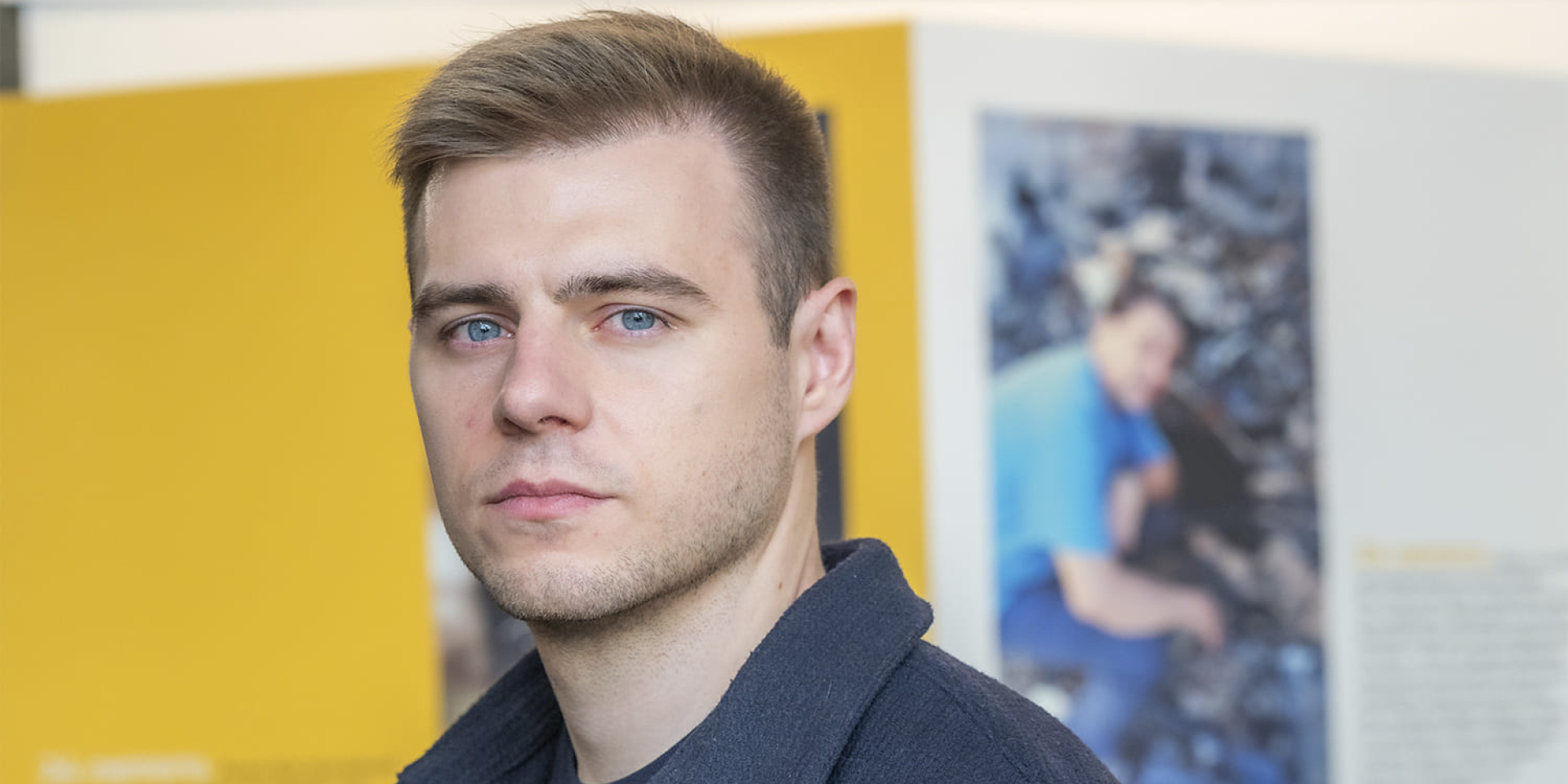 Владислав Гераскевич презентовал новый Шлем памяти, посвященный мариупольцам (Фото: Пресс-служба Фонда Рината Ахметова)