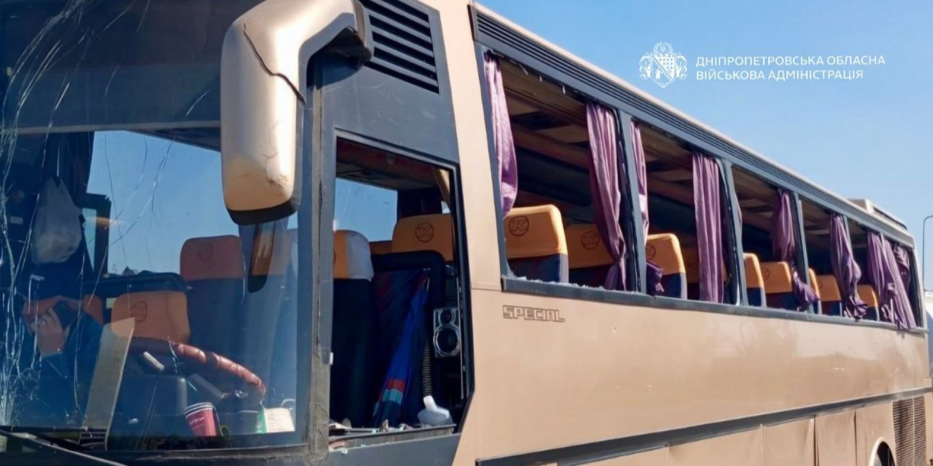 Удар возле АЗС. В Днепропетровской области под атаку РФ попал автобус, который перевозил около 40 детей
