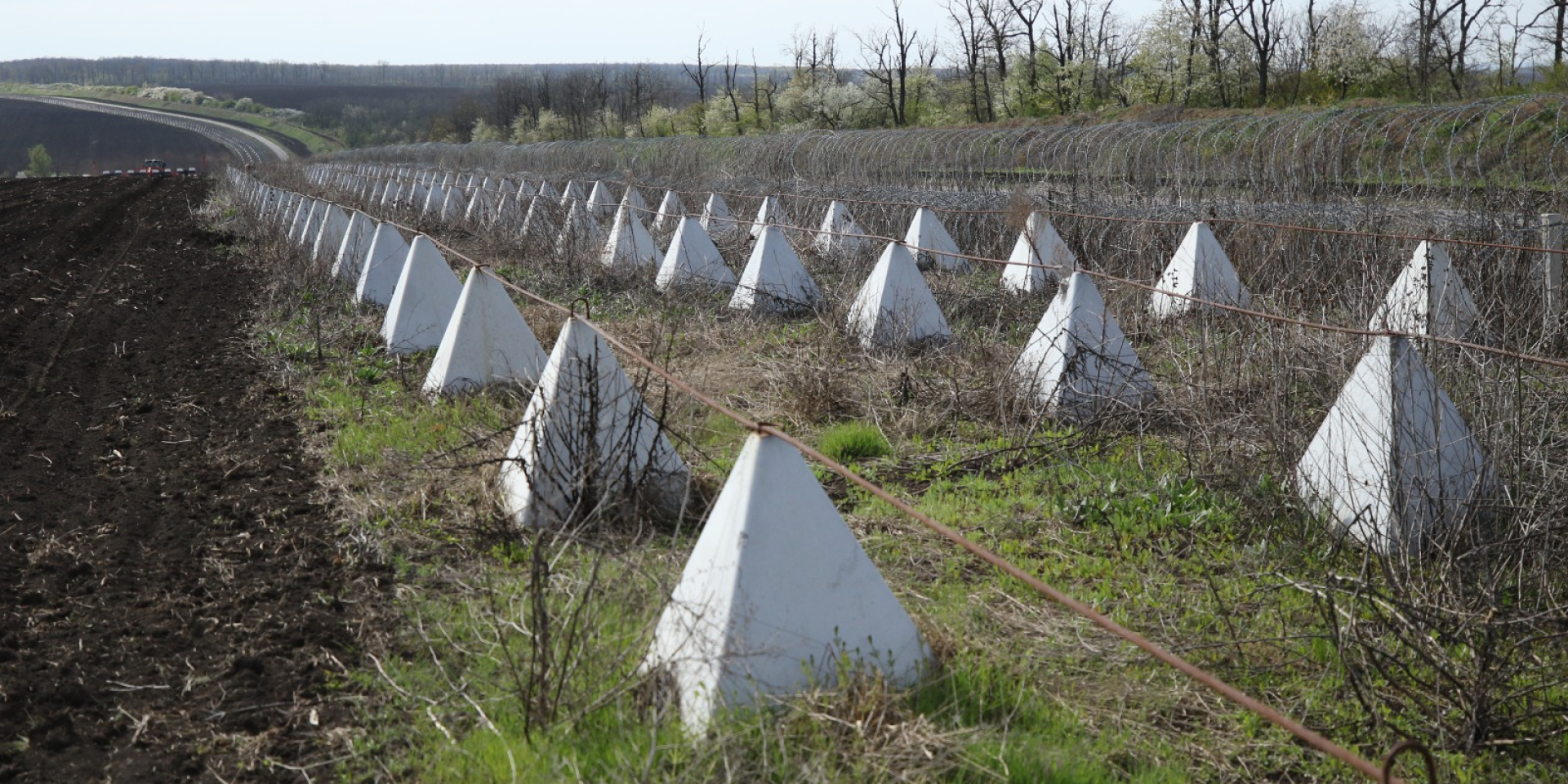 «Зубы дракона» и рокадные дороги. Украина усиливает оборону на границе с Приднестровьем — фото