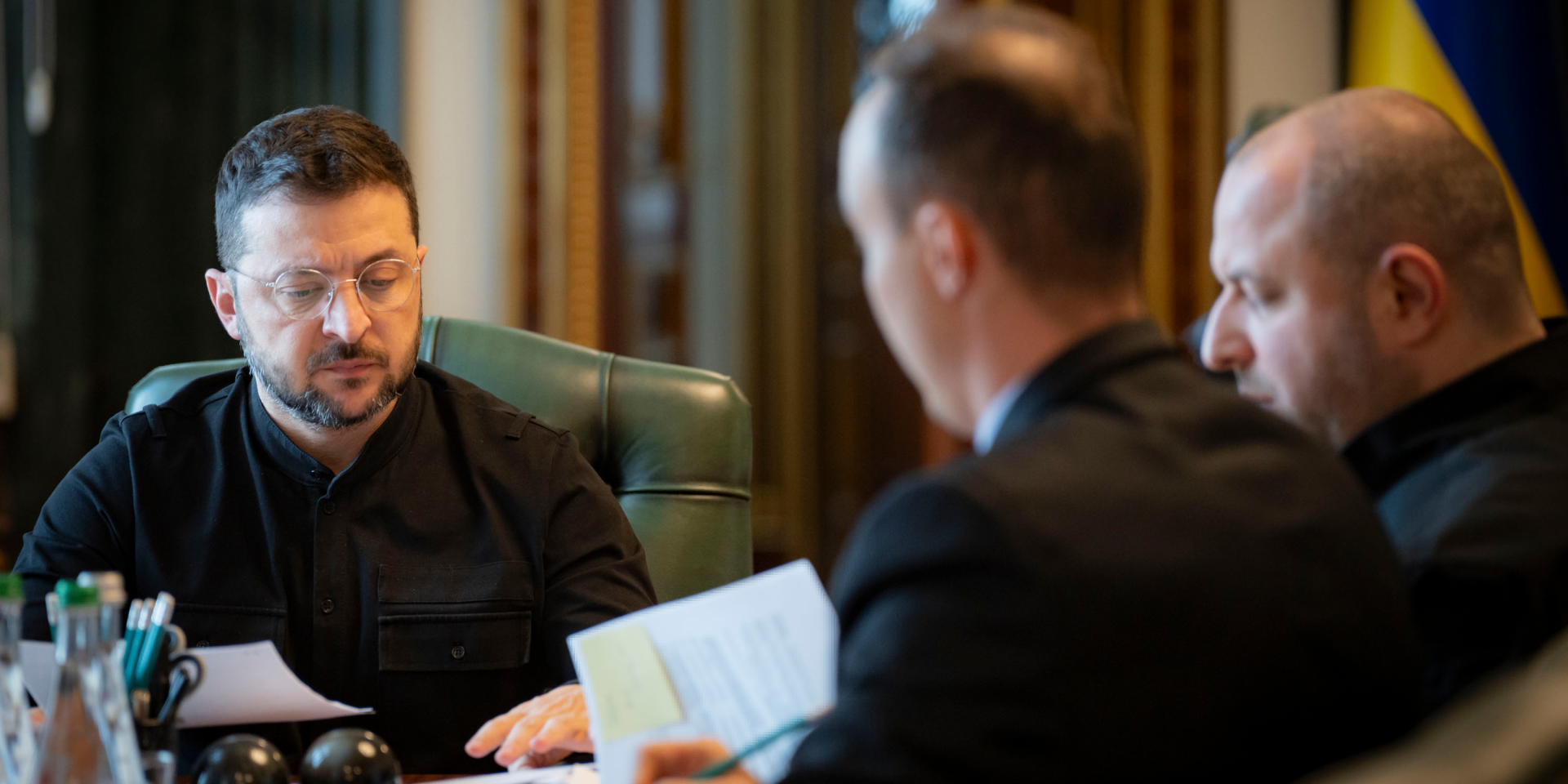 Зеленський і Умєров на нараді щодо посилення санкційної політики у вересні 2025 року (Фото: Офіс президента України)