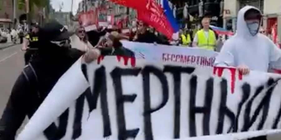 Oekraïense activisten protesteren tegen pro-Russische mars in Nederland (Foto: Screenshot uit de video)