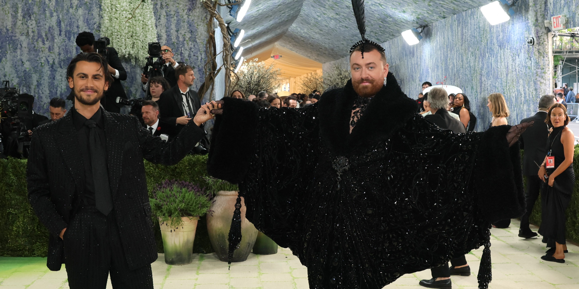 Сем Сміт і Крістіан Ковен на Met Gala 2026 (Фото: REUTERS/Daniel Cole)