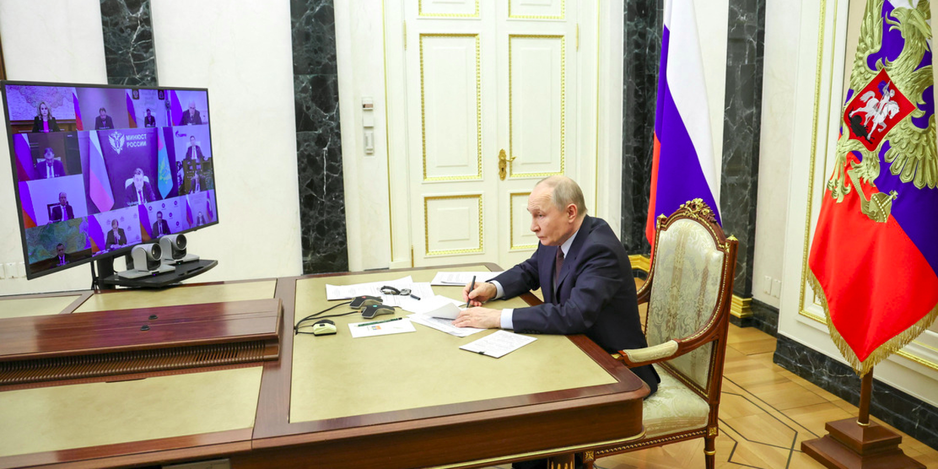 «Кто был в фаворе, зачислены в список потенциальных заговорщиков»: Бессмертный об изменениях в окружении Путина