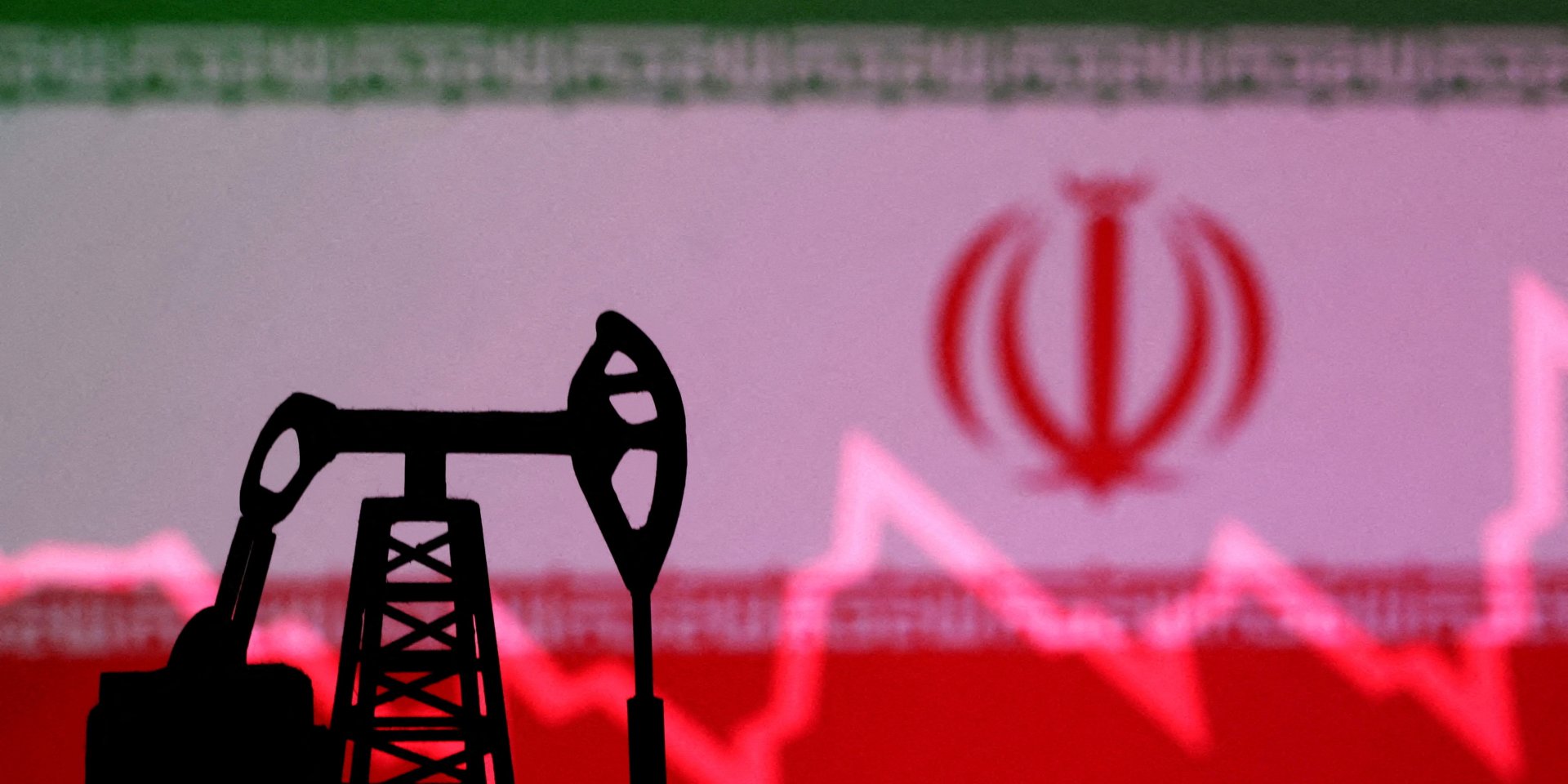 Иран захватил танкер, который мог везти его же собственную нефть — Bloomberg