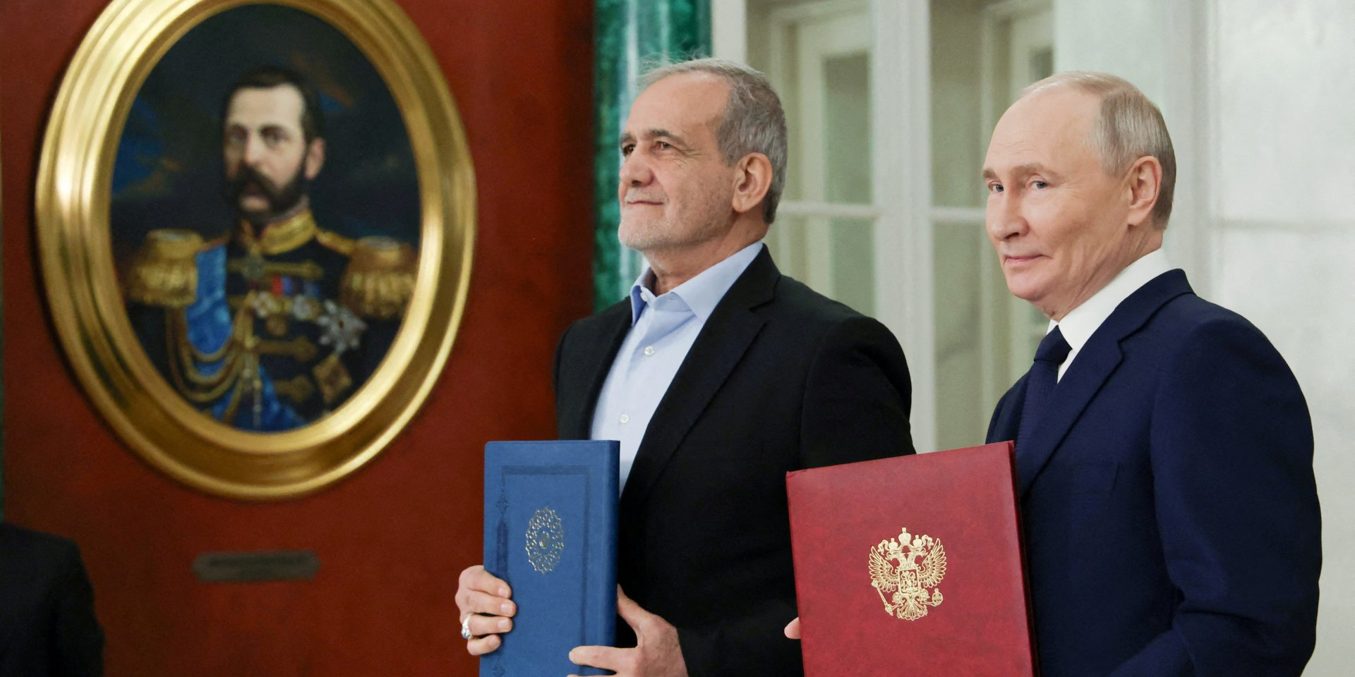 «Слепая зона». Москва и Тегеран нашли обходной путь для военных грузов, где США не могут их перехватывать — NYT