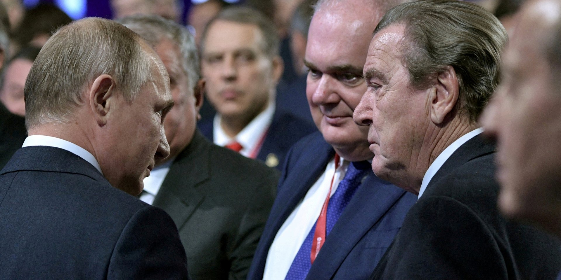 Переговоры по Украине. Берлин отверг предложение Путина сделать Шредера посредником между РФ и ЕС — Reuters