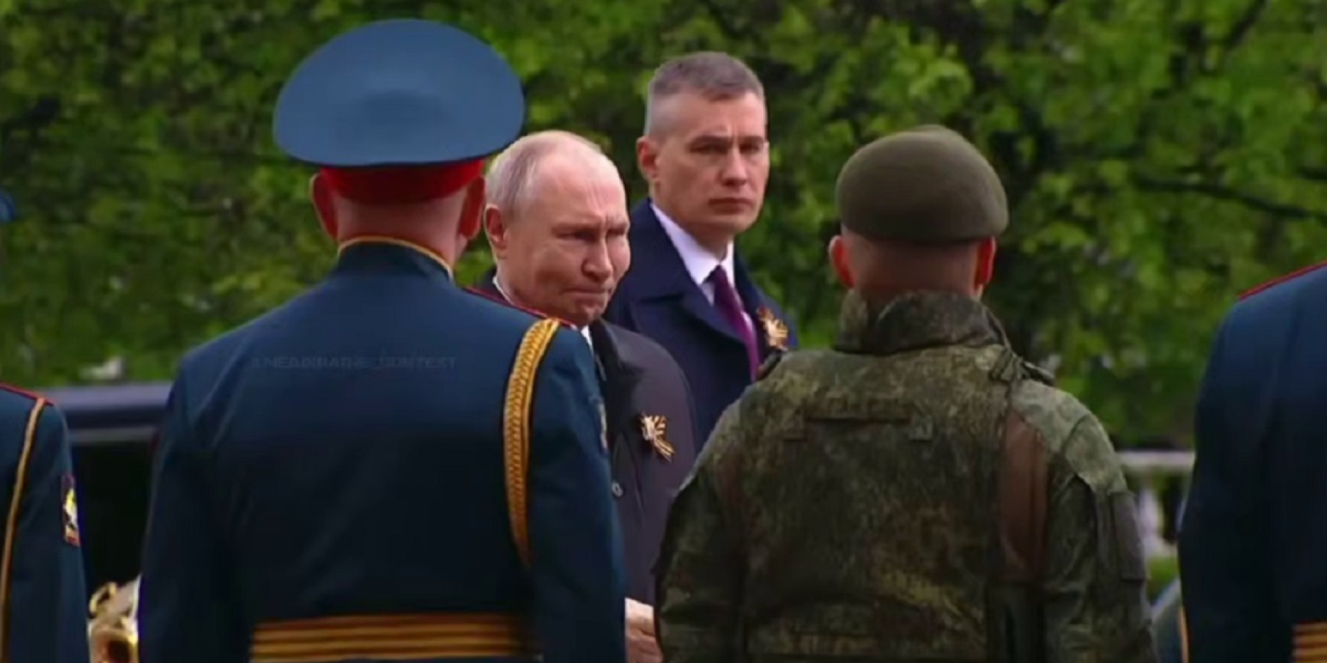 «Опухший и заметно постаревший». Путин столкнулся с новыми вопросами о своем здоровье после появления на параде — Daily Mail