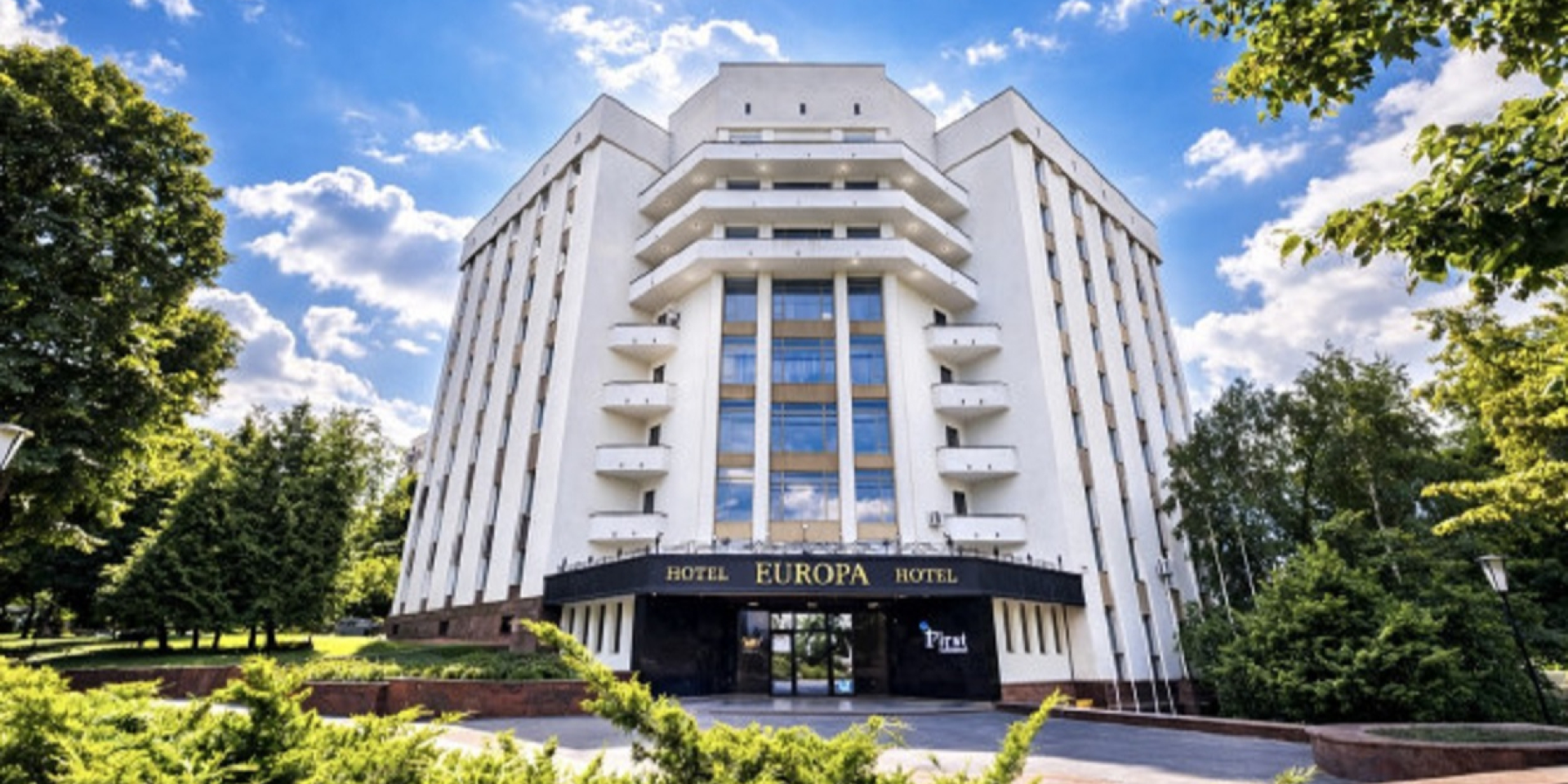 На 96 номеров. В Украине выставили на продажу 9-этажный гостиничный комплекс