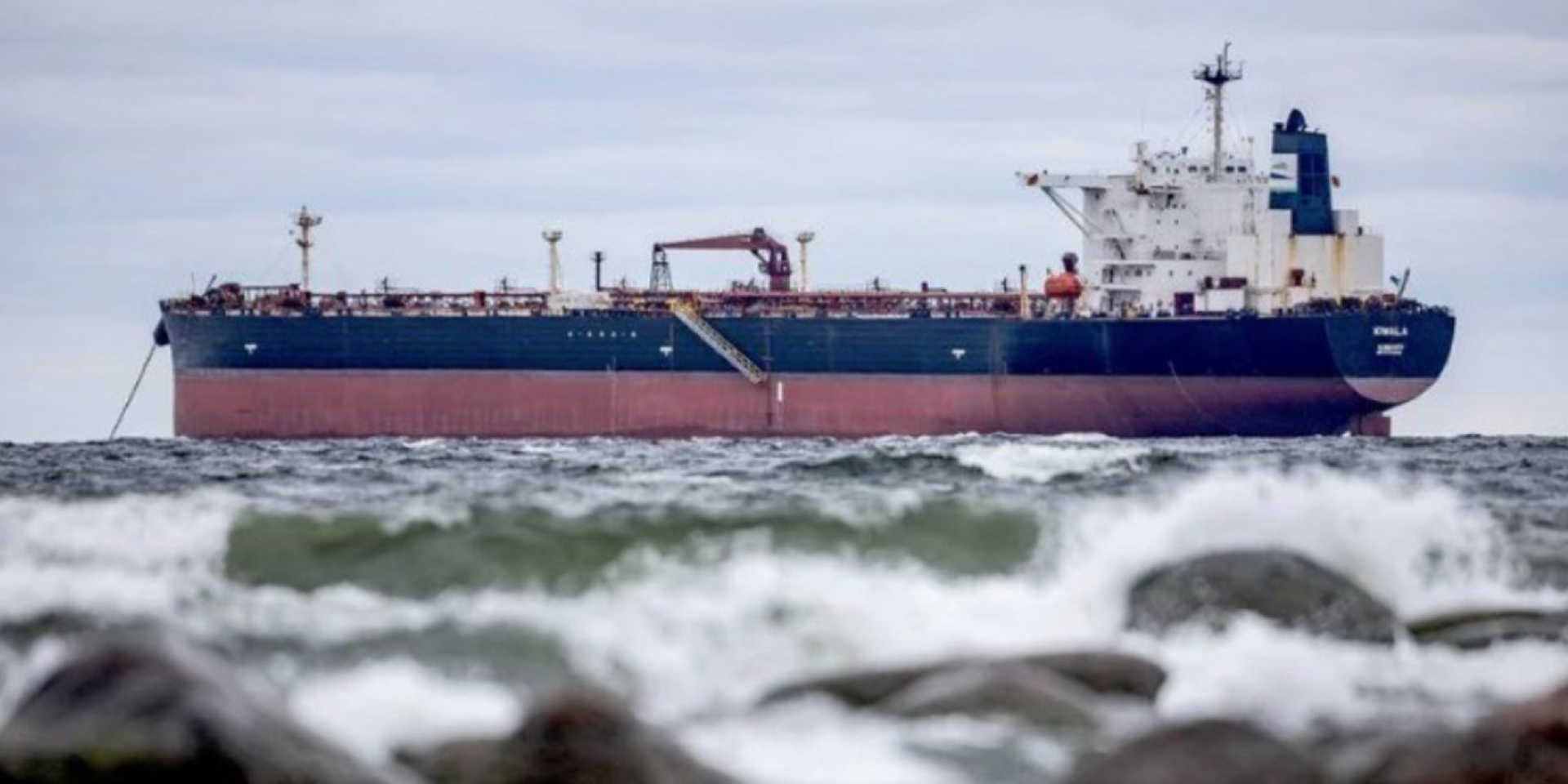 После атак украинских дронов. Экспорт российской нефти из Новороссийска резко упал — Bloomberg