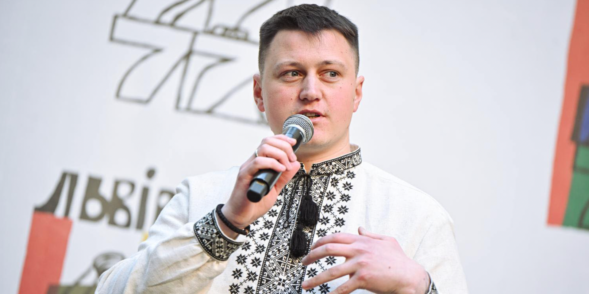 Артур Дронь проведе благодійний вечір, щоб зібрати гроші юній українці (Фото: Facebook Артур Дронь)