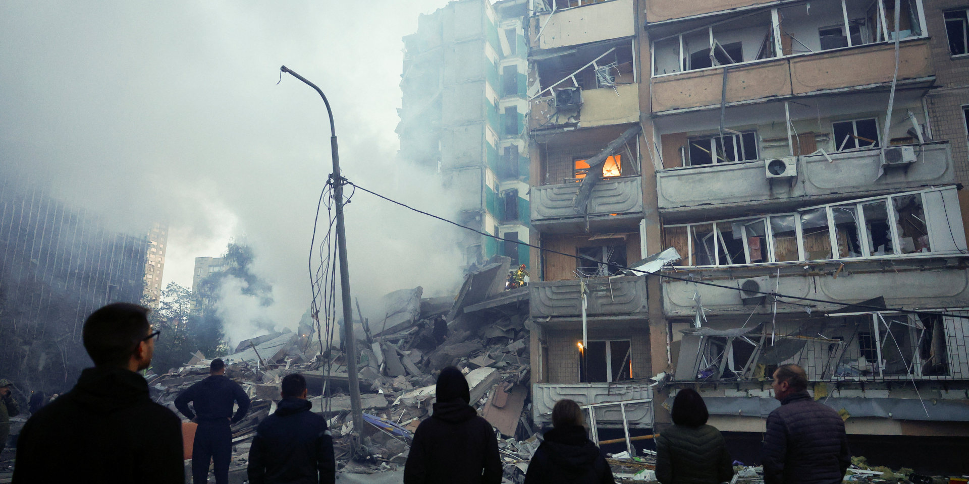 Одна из крупнейших атак по Киеву баллистикой и шахедами: разрушена многоэтажка, есть погибший и раненые, повреждения в 6 районах — онлайн