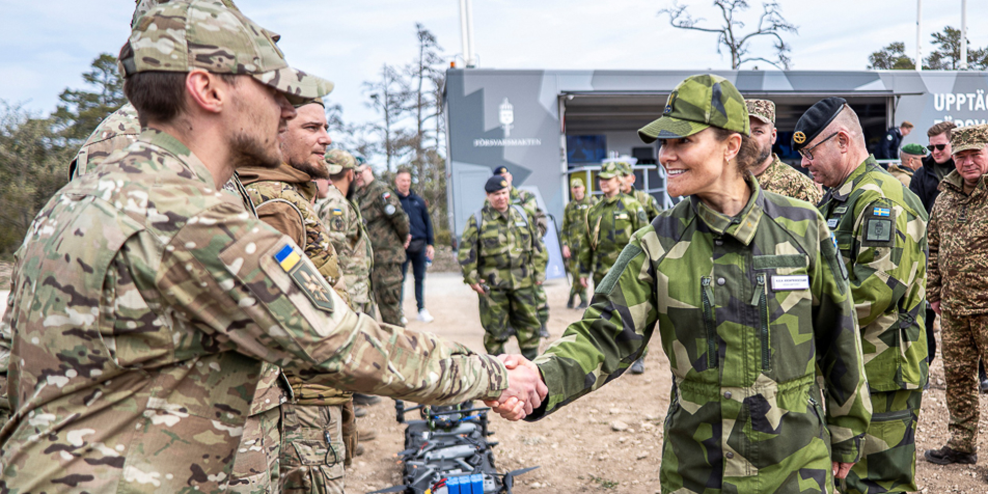 С бойцами Азова. Кронпринцесса Швеции приняла участие в военных учениях НАТО