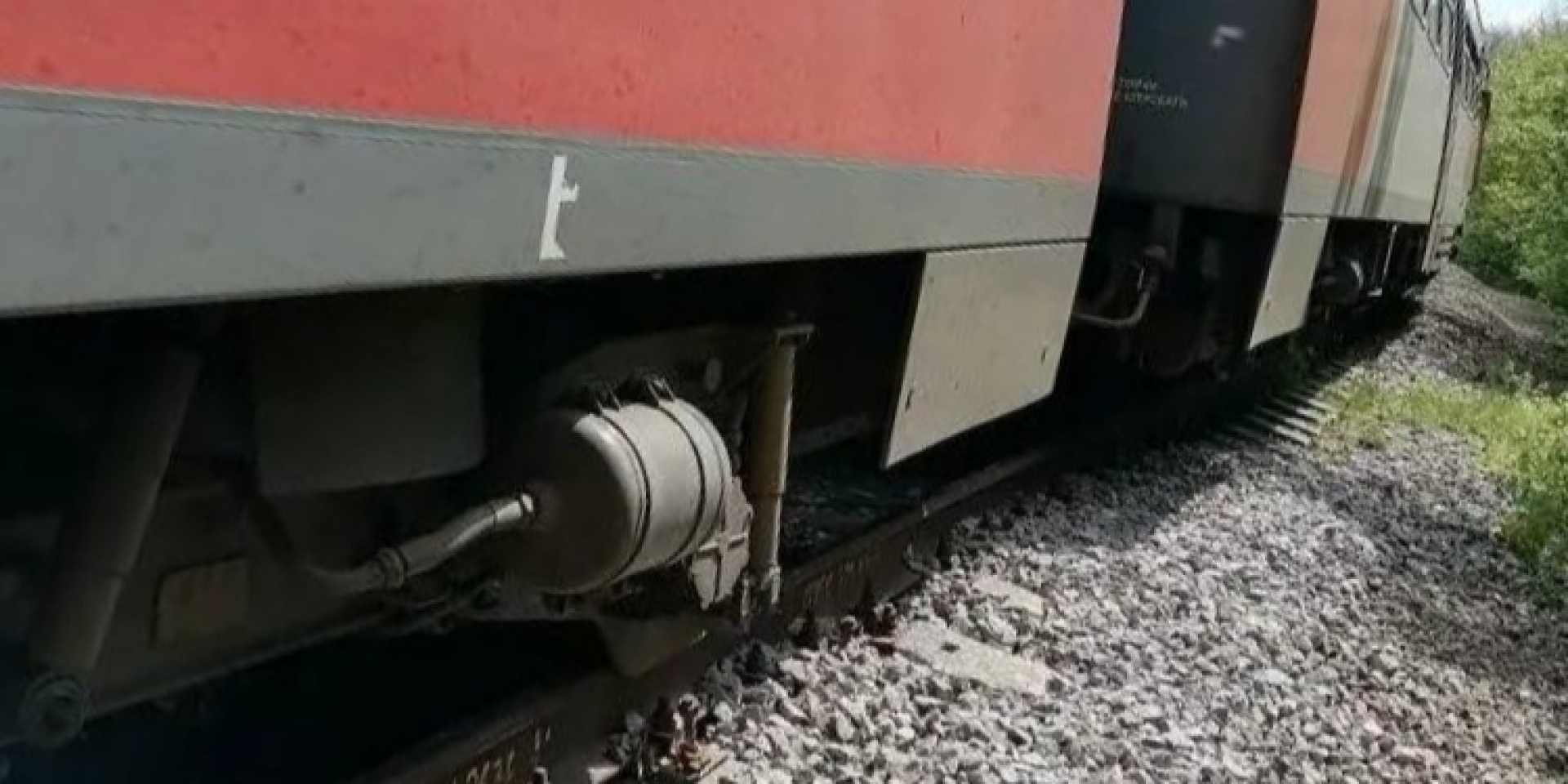 Российский истребитель уронил бомбу под Белгородом: с рельсов сошел поезд — СМИ