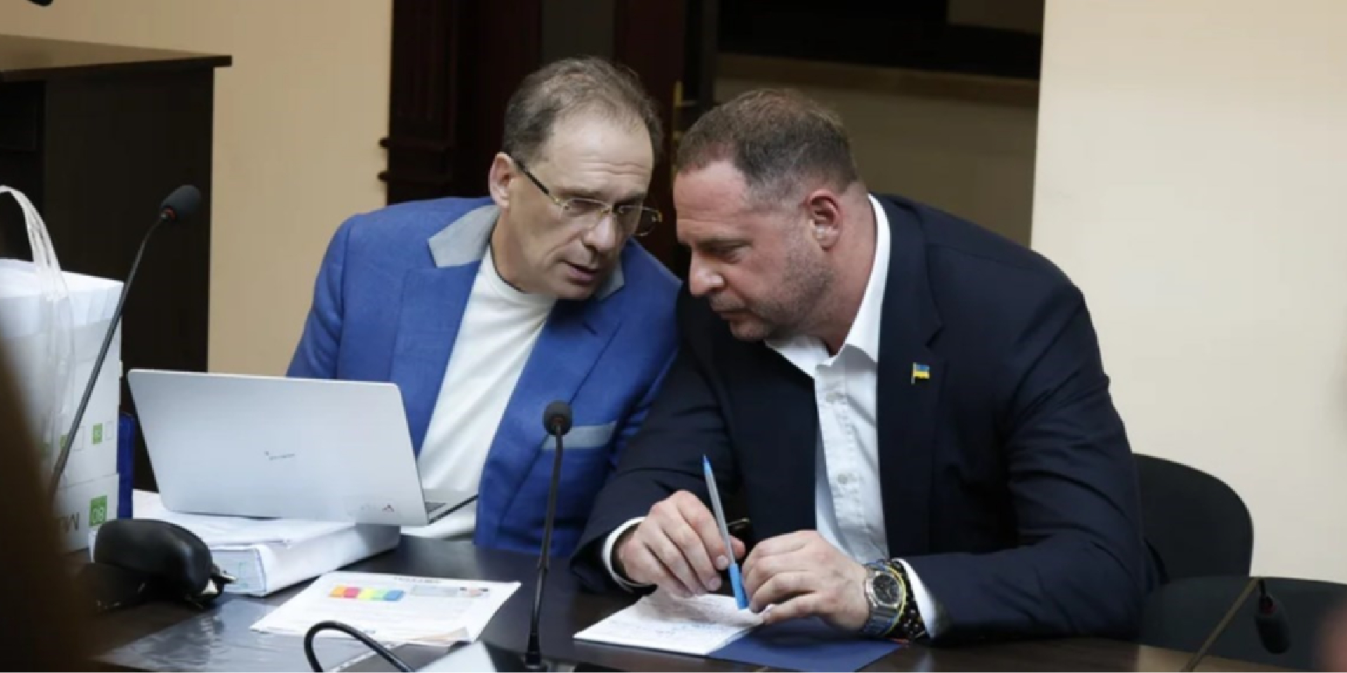 «Ему оплатили там камеру». Адвокат Ермака заявил, что его клиент находится в СИЗО, деньги на залог собирают
