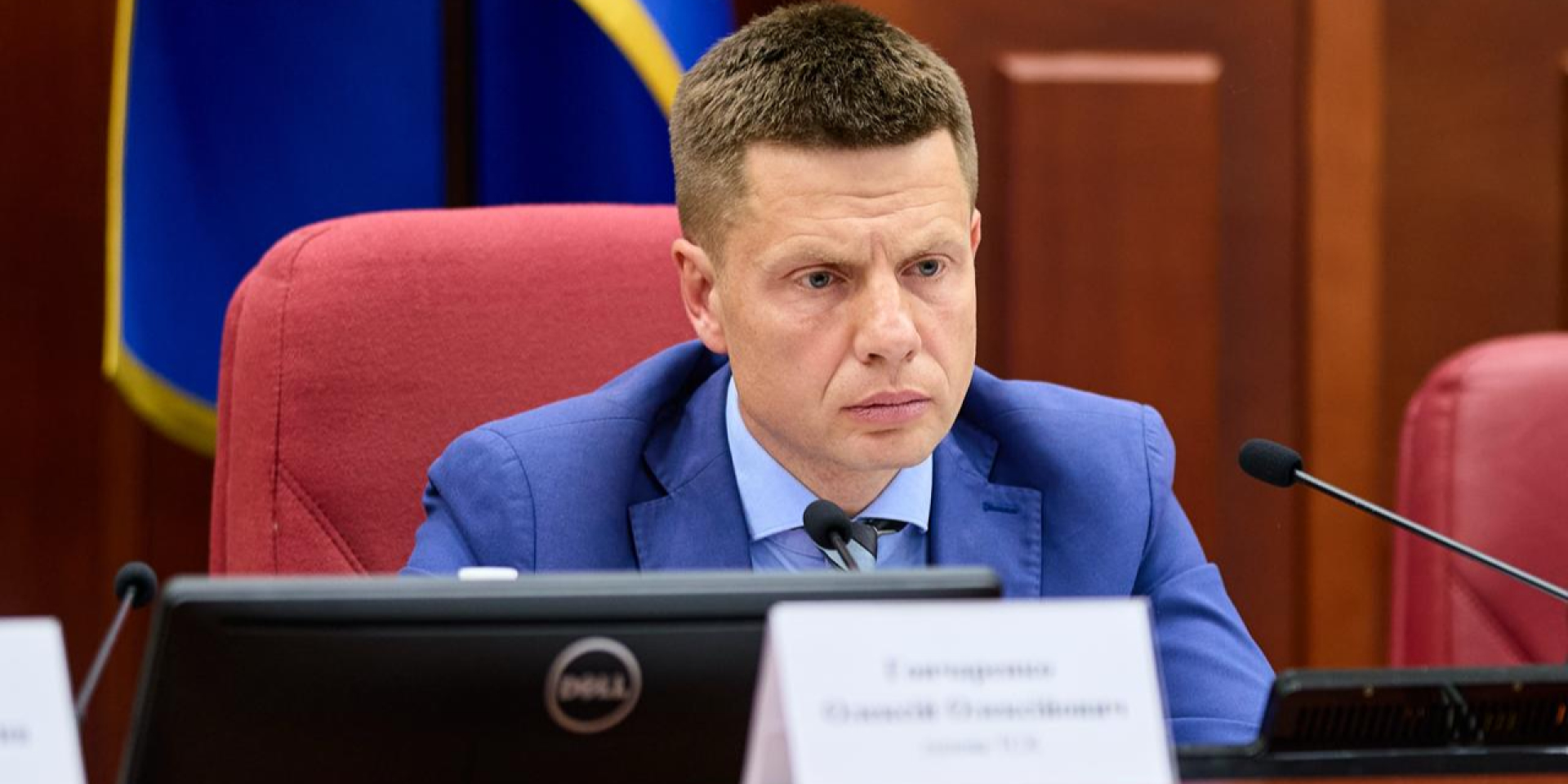 Гончаренко головує на засіданні ТСК, опитуючи фігурантів справи Мідас (Фото: t.me/oleksiihoncharenko)