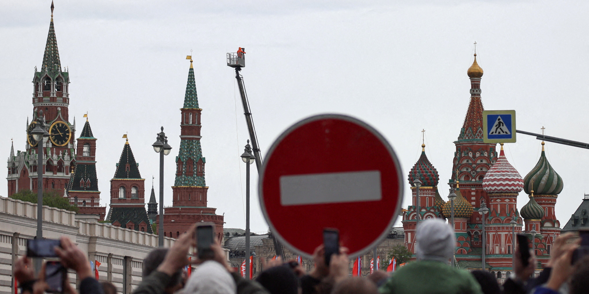 «Поддержка Украины — не благотворительность». Европа должна работать над капитуляцией России — текст депутата Бундестага и немецкого социолога