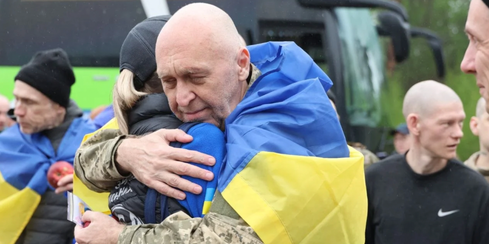 «Только что звонил!». Из плена вернулся защитник Азовстали Дмитрий Паскалов — жена и поэтесса Стомина подтвердила