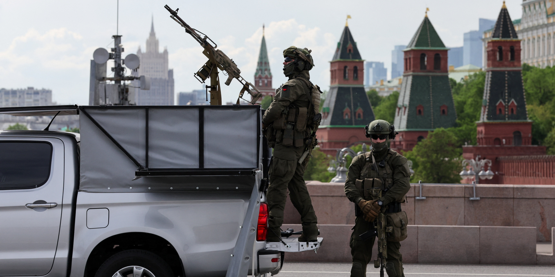 В Москве раздаются взрывы, Собянин заявил об атаке беспилотников