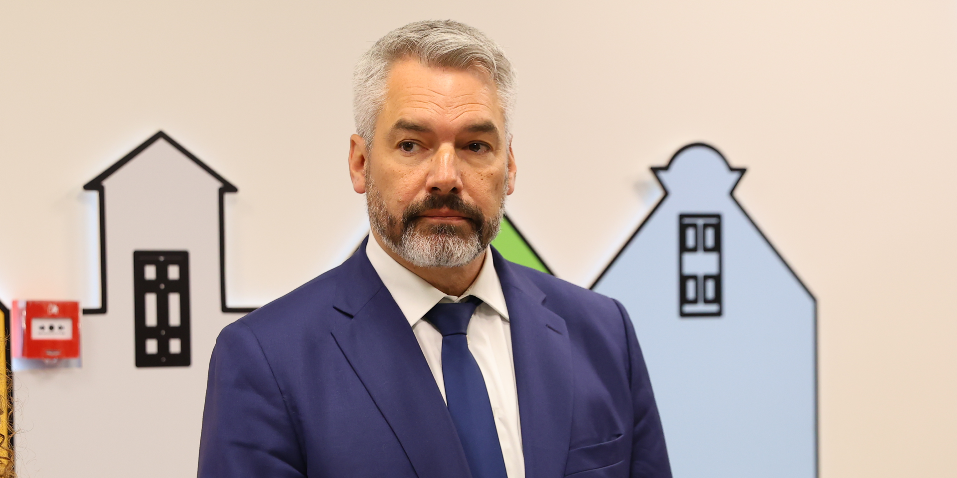 Восстановление несмотря на войну. Вице-президент ЕИБ Карл Негаммер о 50 млрд евро для Украины, новом жилье и инвестициях — интервью