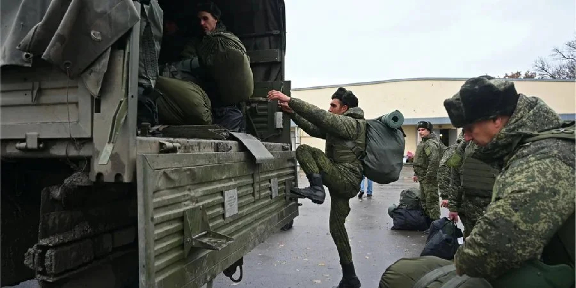 Russian soldiers in Zaporizhzhya Oblast die en masse from poisoned alcohol