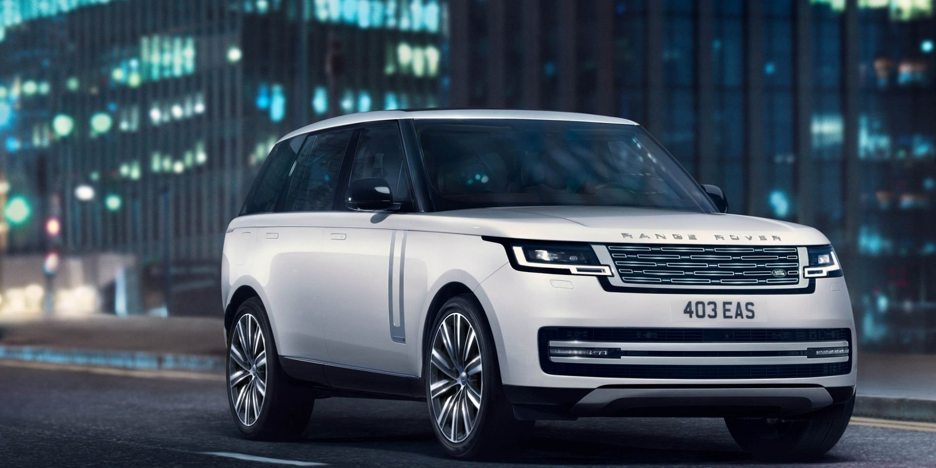 Вас подвезет Range Rover. Владельцы элитных авто стали чаще брать попутчиков в Украине — интересные последствия подорожания топлива