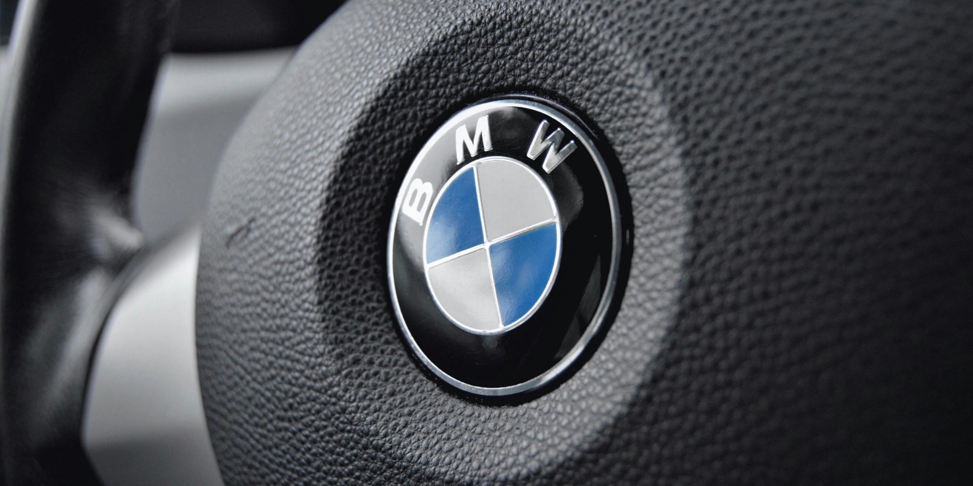 Ограничение мощности. BMW хочет наказывать владельцев гибридов за не частую зарядку