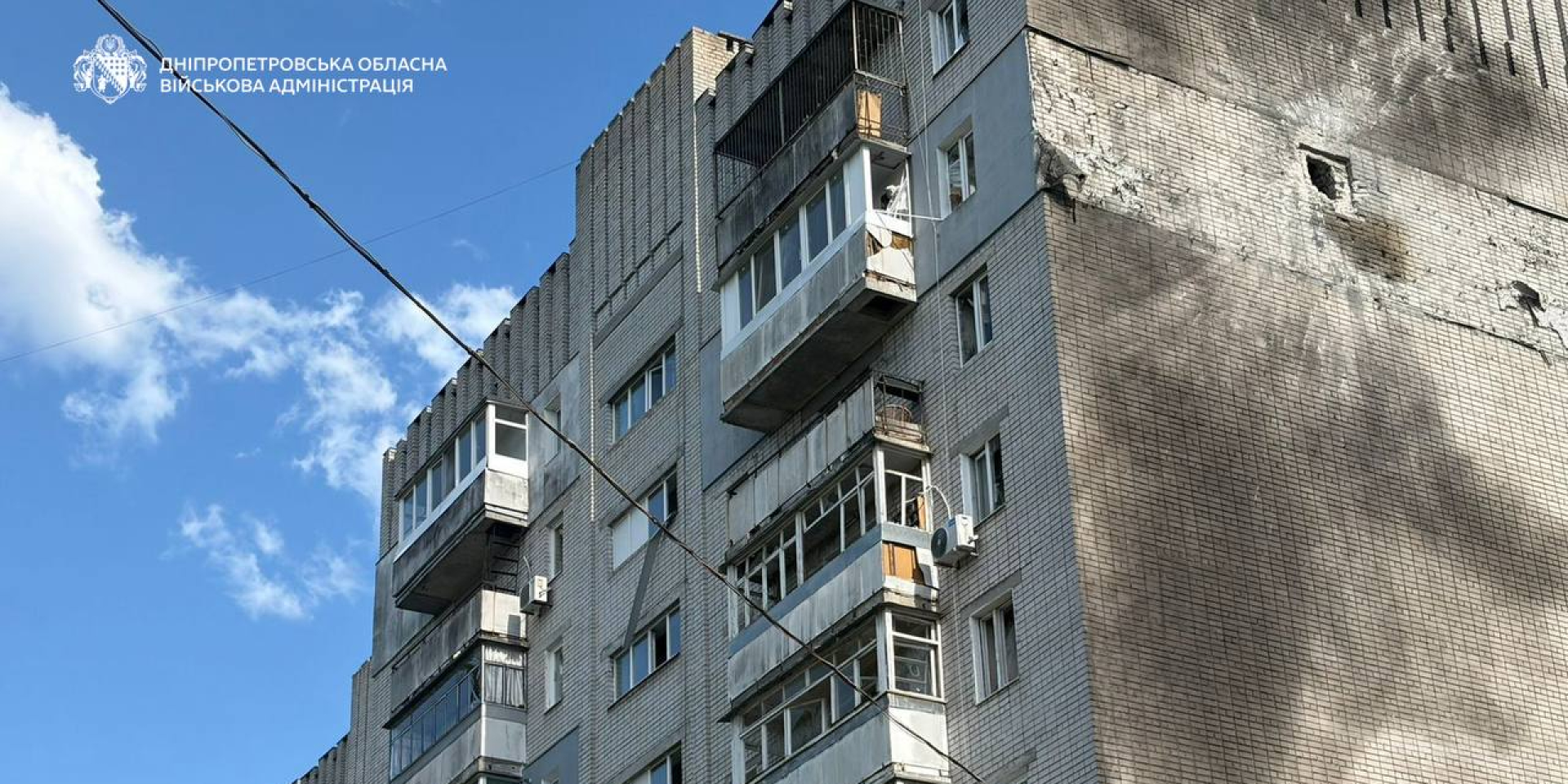 Оккупанты ударили по многоэтажкам в Днепре, пострадали 11 человек, среди них 13-летний мальчик