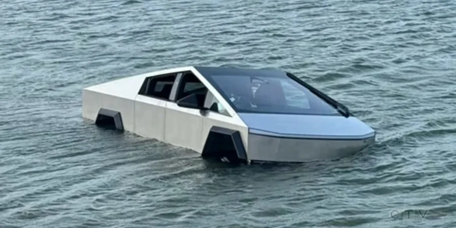 Tesla Cybertruck застряг у озері Техасу — випробування режиму Wade Mode ...