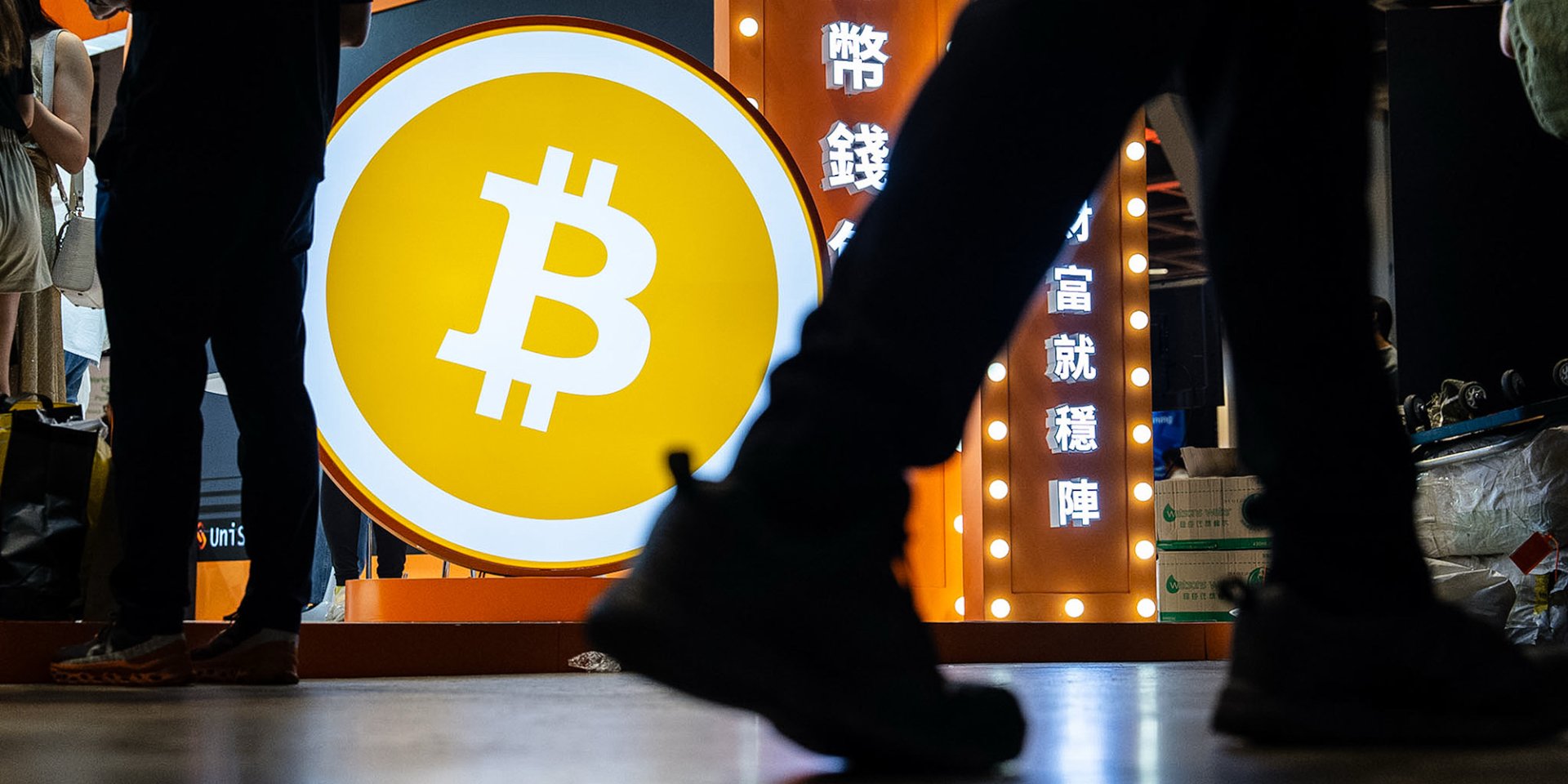 ИИ сам решает, какие сделки проводить (Фото: Chan Long Hei / Bloomberg via Getty Images)