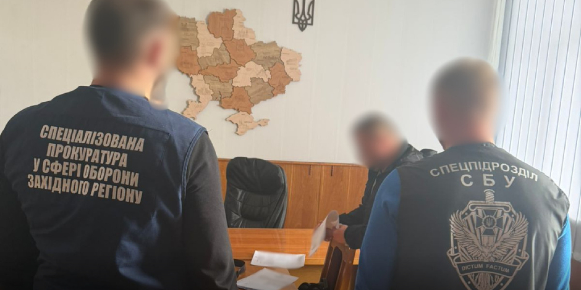 В Черновцикой области сотрудник ТЦК за 9 тысяч долларов обещал помочь снять с воинского учета — прокуратура