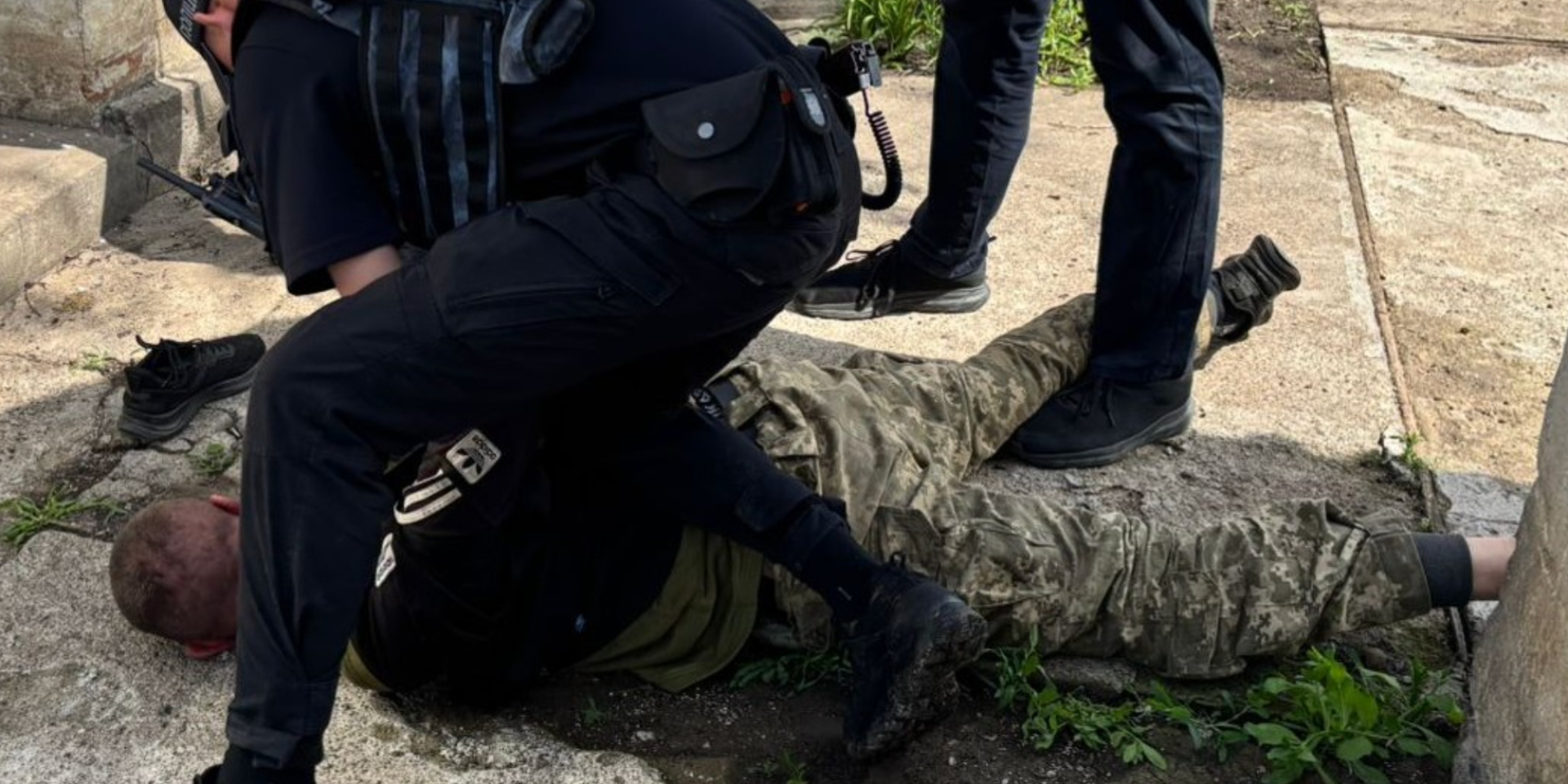 На Кировоградщине военный в СЗЧ ворвался с автоматом в магазин и ограбил его — полиция