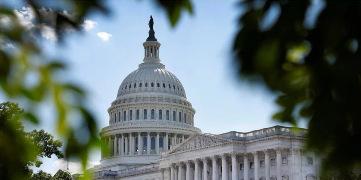 Сенаторы США от обеих партий призвали Пентагон разблокировать военную помощь Украине